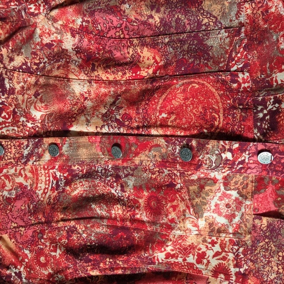 Gorgeous & Comfy Patterned Red Button Up Jacket - Picture 7 of 7
